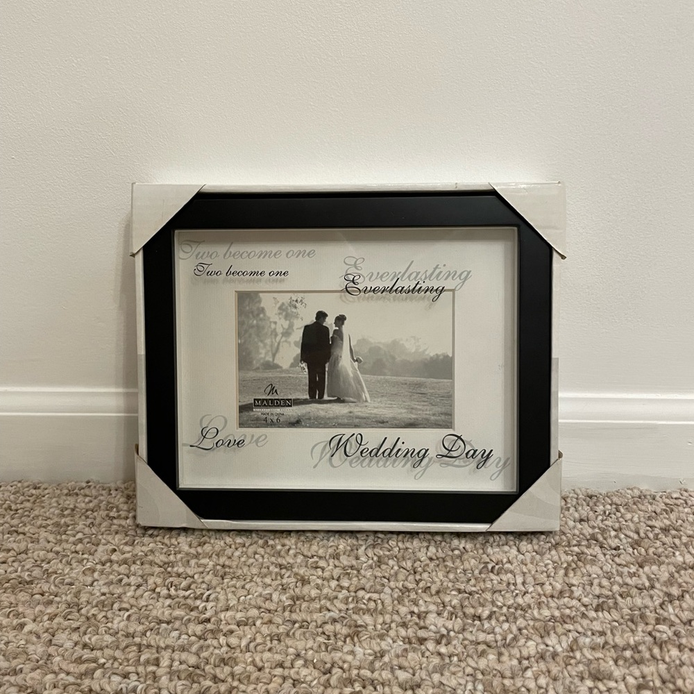 597. Wedding 4x6 Picture Frame